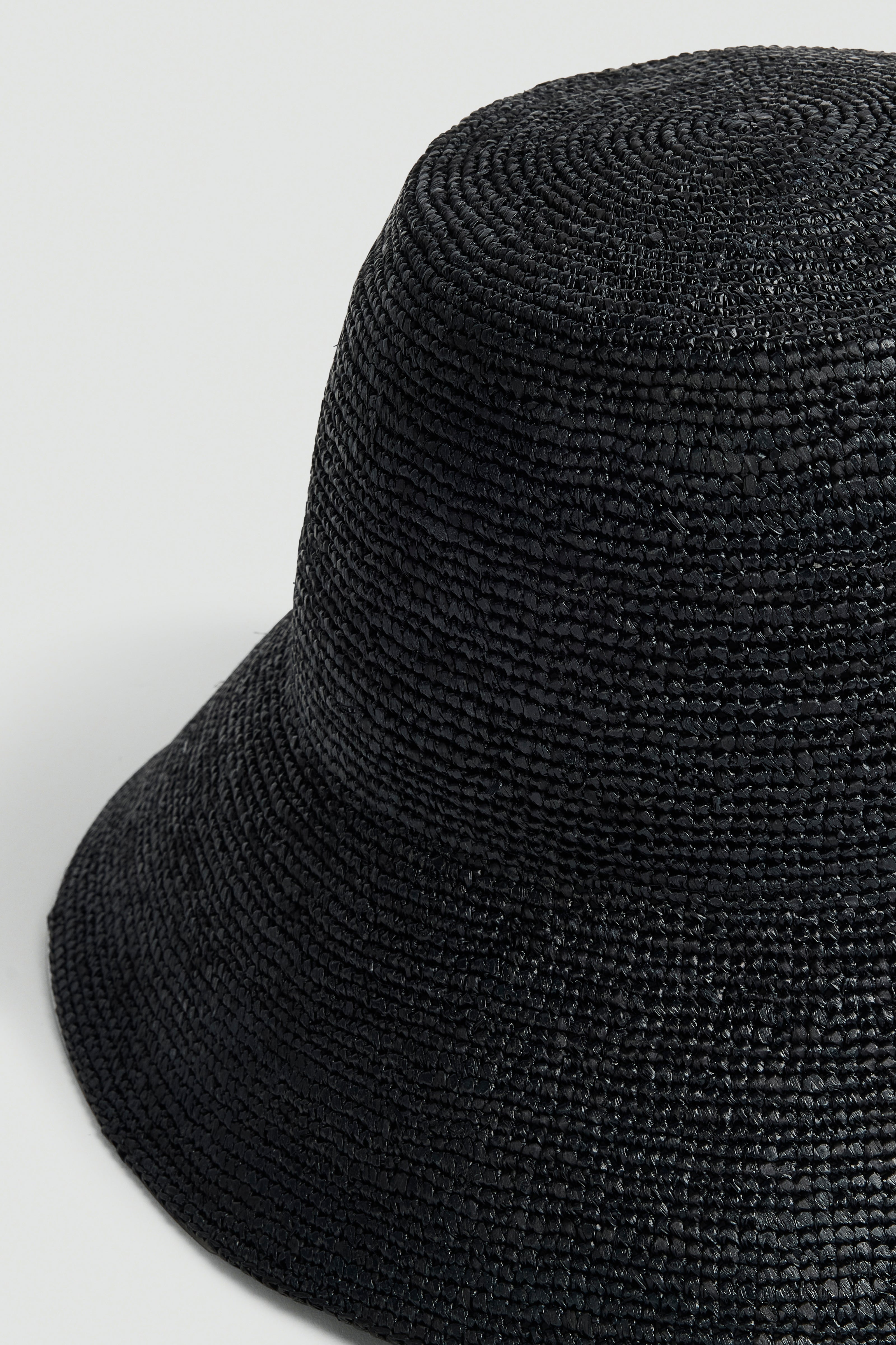 -CAPPELLO-FEDORA-RAFIA-CROCHET
