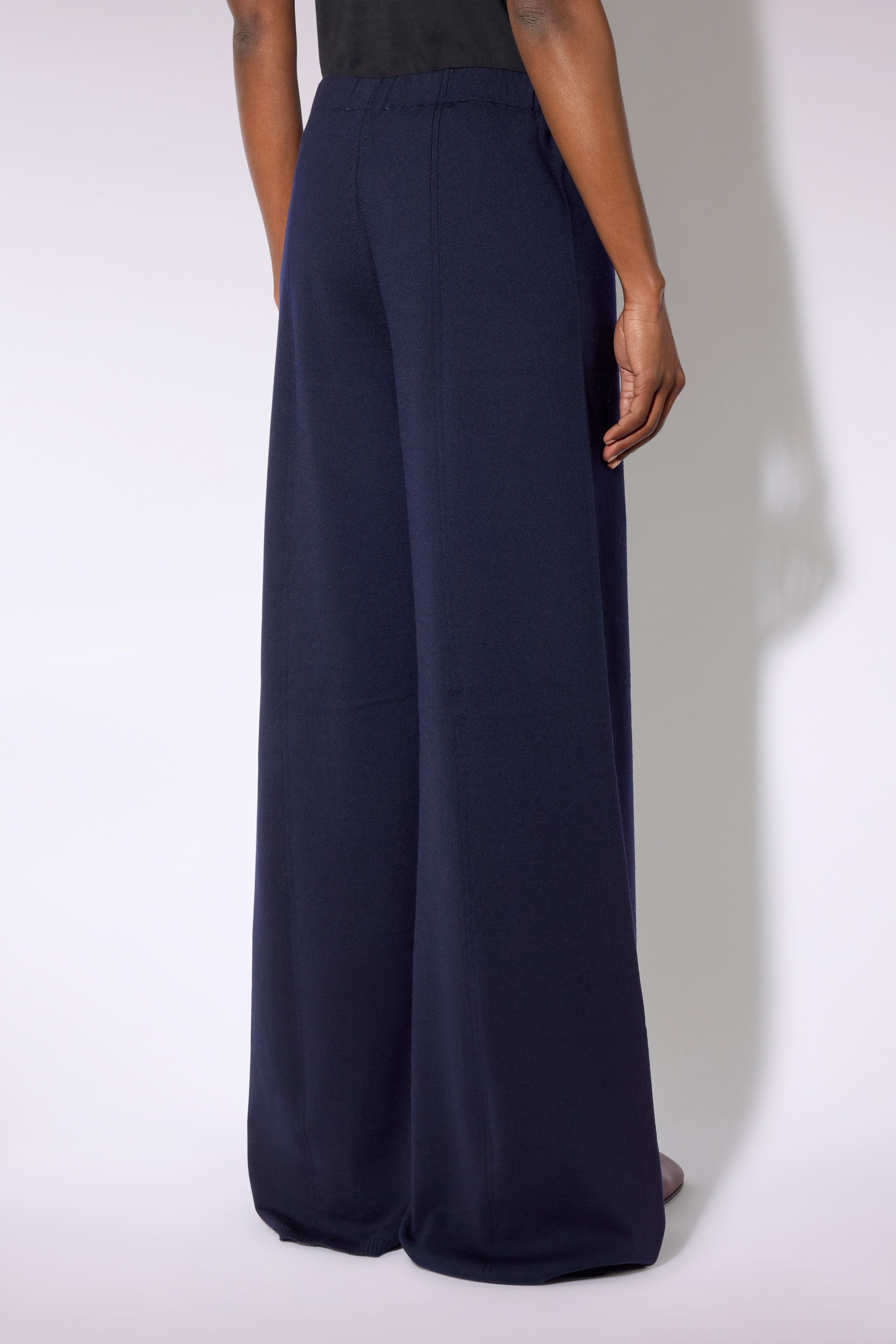 PANTALONE-RUSSELL