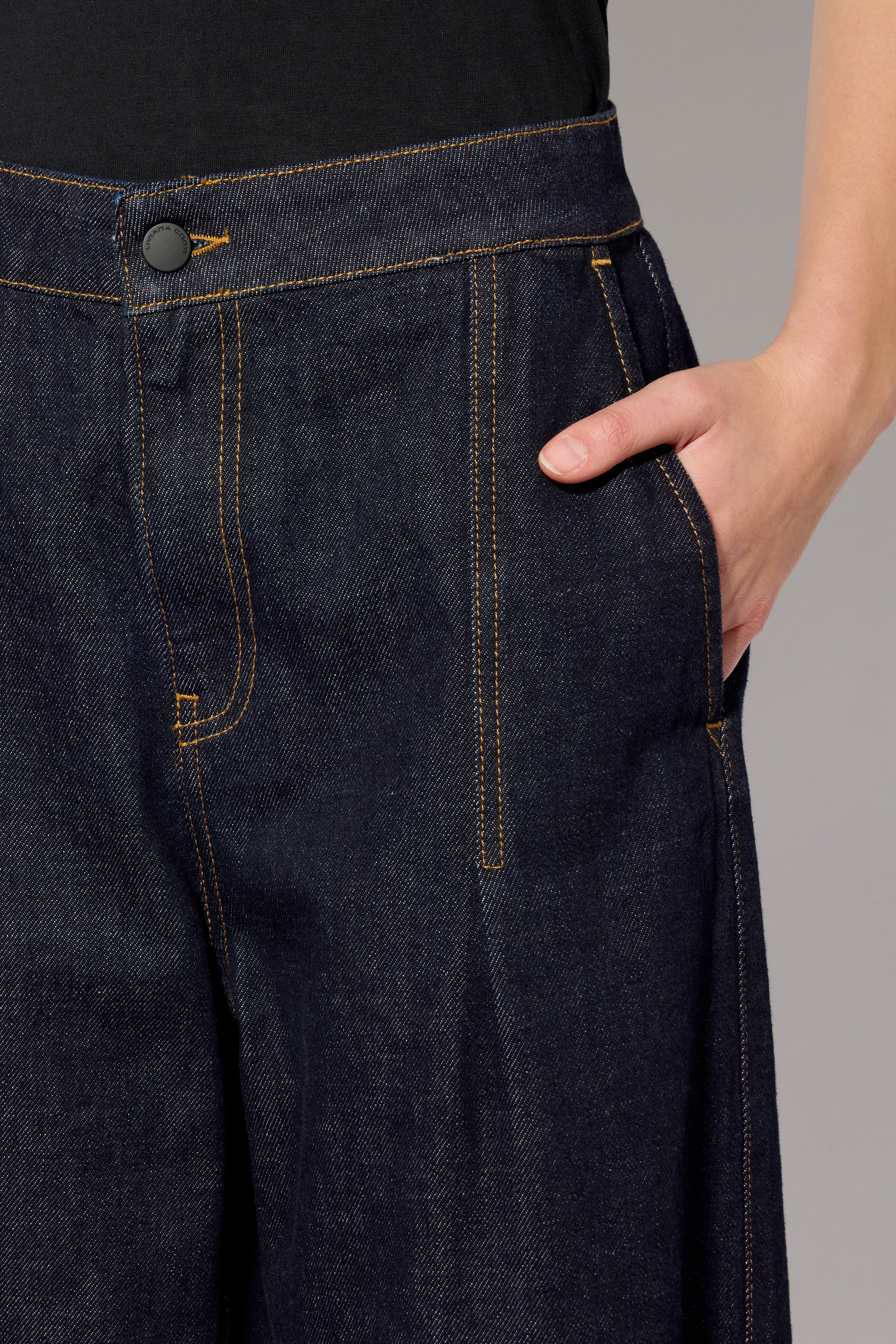 JEANS-MANOLO